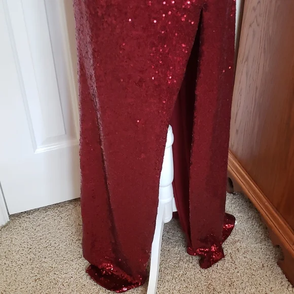 B Smart Dark Red Sequin Mermaid Gown - EUC - Picture 3 of 7